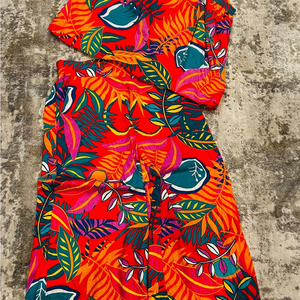 Vibrant Tropical Print Pants and Matching Top Size Medium